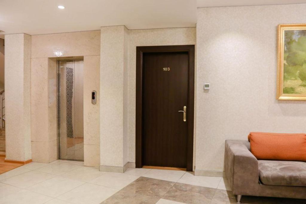 The Center Hotel Baku Exterior photo